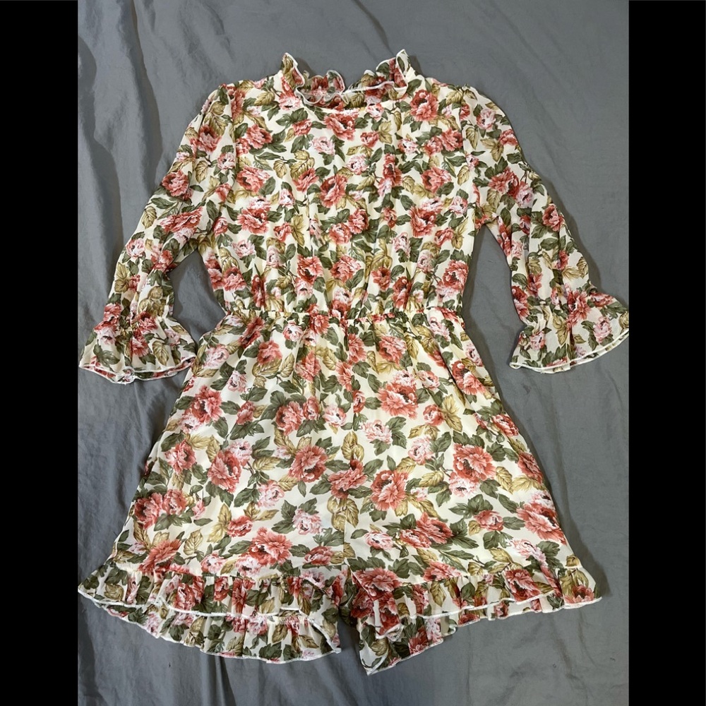 SHEIN floral dressy open back Romper sz M